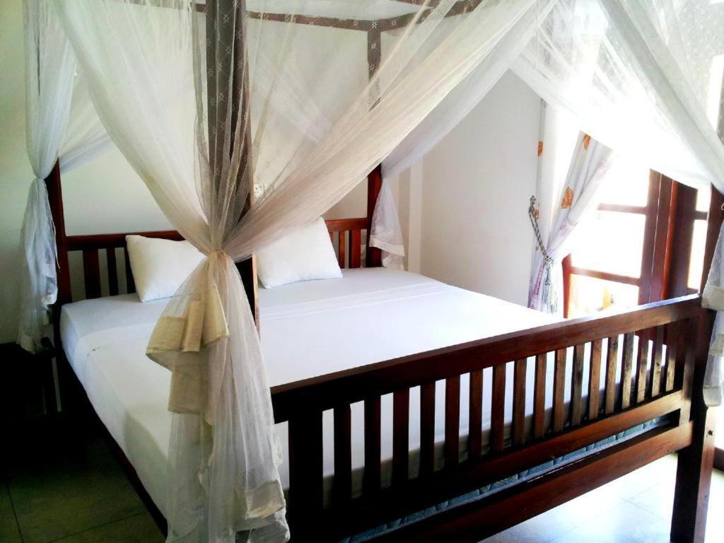 Ceylon Surf Guest And Restaurant Weligama Exterior foto